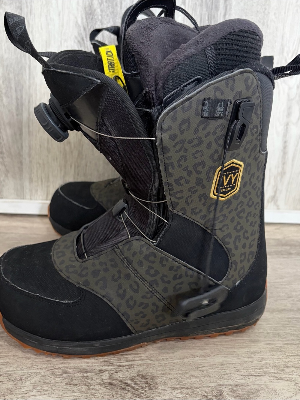 Salomon Ivy Boa SJ snowboarding boots Leopard women's 7 Excellent